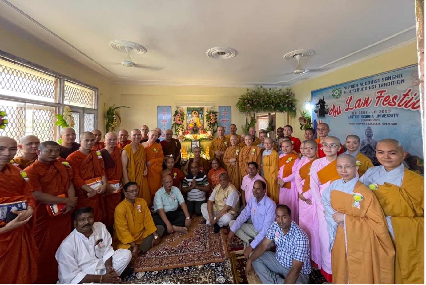 Tăng Ni sinh Khất sĩ tổ chức Lễ Vu Lan tại Đại học Gautam Buddha - Ấn Độ