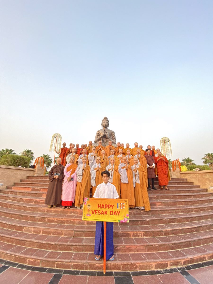 Tăng Ni sinh Việt Nam du học Ấn Độ tổ chức Lễ Phật đản tại trường Đại học Gautam Buddha